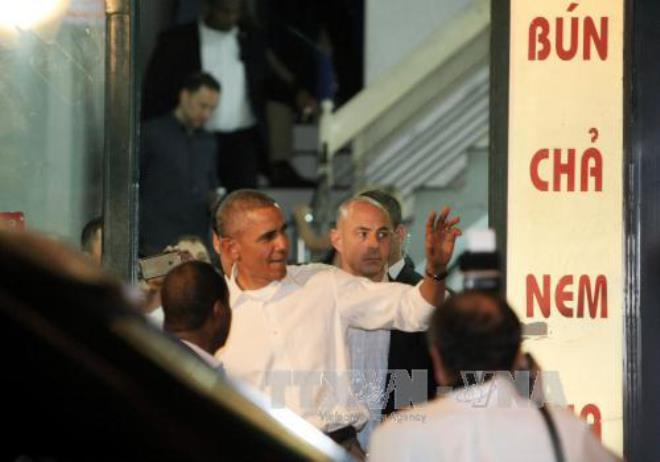 Cả phố tắc nghẽn vì bữa tối bình dân của Tổng thống Obama ảnh 8